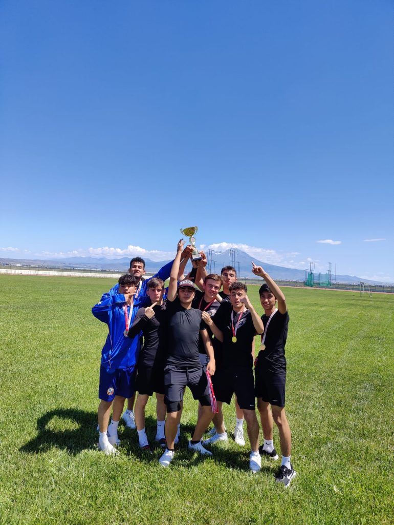 Bursa Nilüfer Özel Eğitim Meslek Lisesi Atletizm Takımı Türkiye 1. oldu.