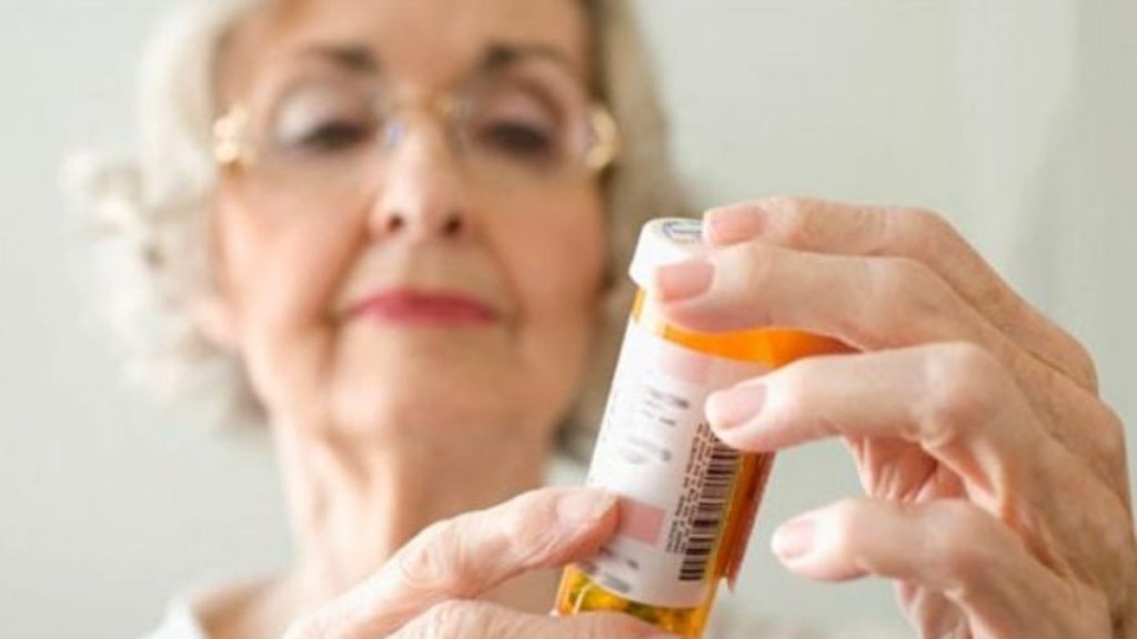 65 yaş üstündekilerin yüzde 30’u en az 4 ilaç kullanıyor