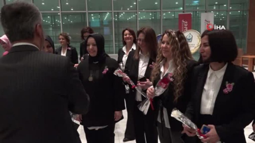 8 Dünya Kadınlar Günü Buluşması’nda toplumun tüm kesimlerinden kadınlar bir araya geldi