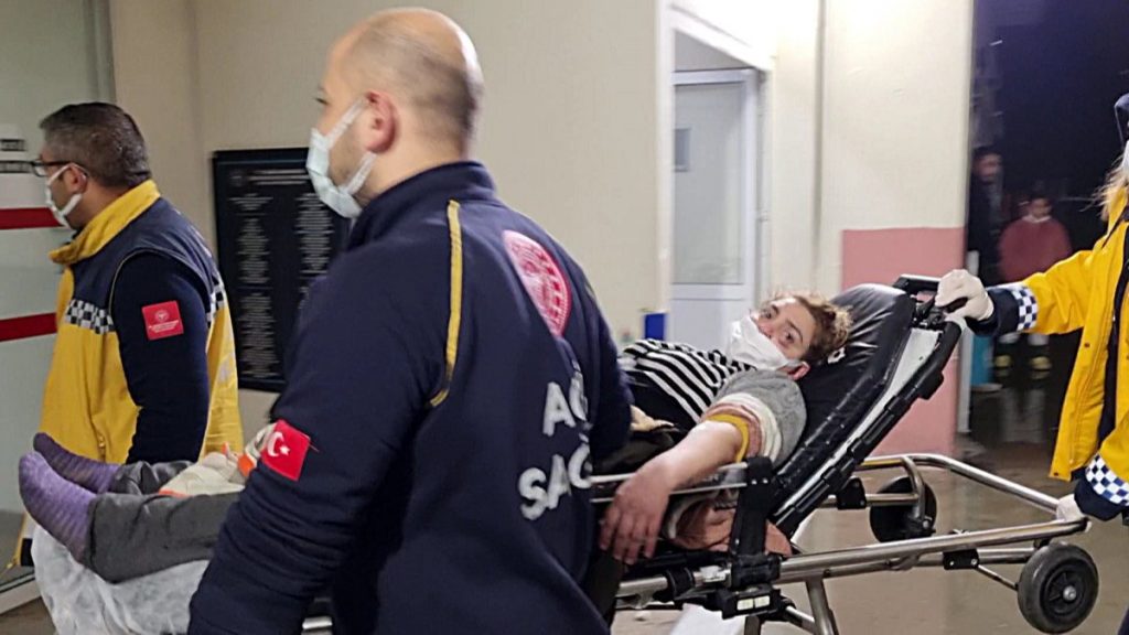 Adana’da dini nikahlı eşini bıçakla yaraladı