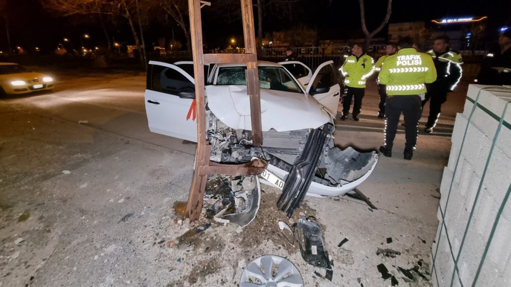 Adana’da düğün dönüşü kaza: 3 yaralı