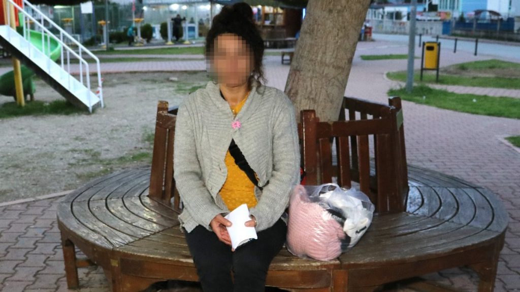 Adana’da oğlunun ölüm tehditleriyle yaşayan anne, parklarda kalıyor