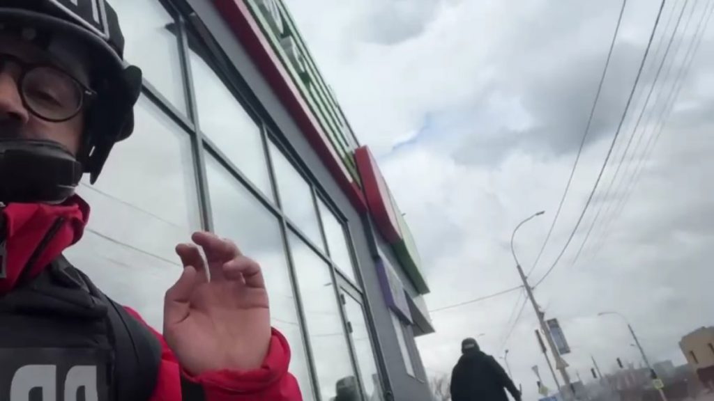 Adem Metan, Kiev yakınlarında çatışmaların ortasında kaldı