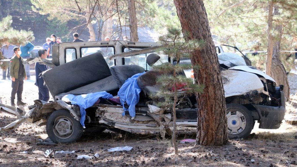 Afyonkarahisar’da 5 öğrencinin can verdiği kazada tahliye