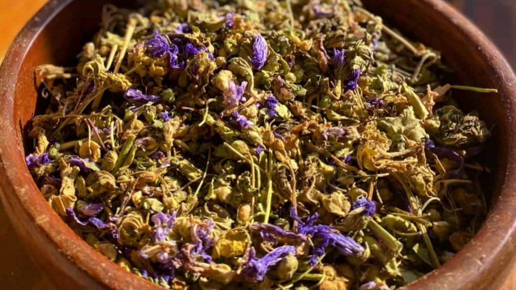 Aktarlar yok satıyor! Ebegümeci buharı ne işe yarar? Çıban, basur, gebelik…