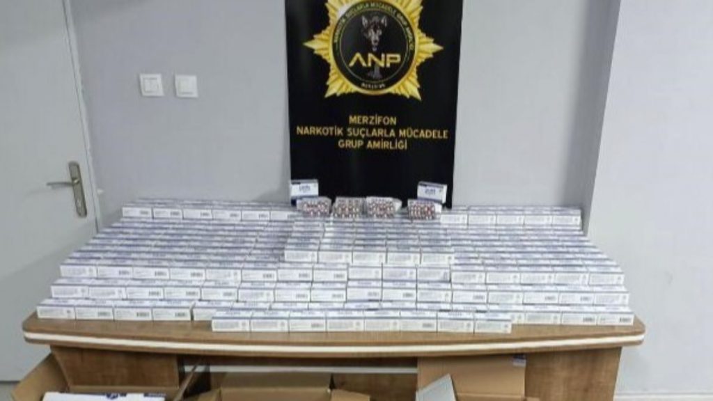 Amasya’da dur ihtarına durmayan araçta 33 bin 614 sentetik hap bulundu