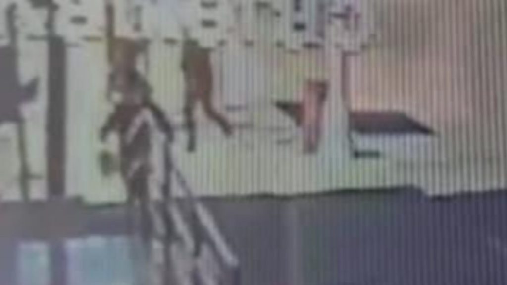 Antalya’da, annesiyle markete giden çocuğu köpek ısırdı