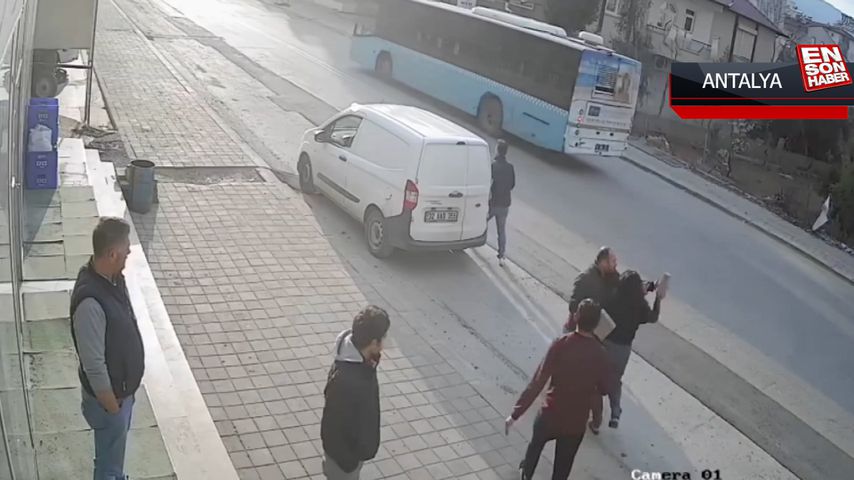 Antalya’da evli çiftin kıskançlık kavgası kamerada