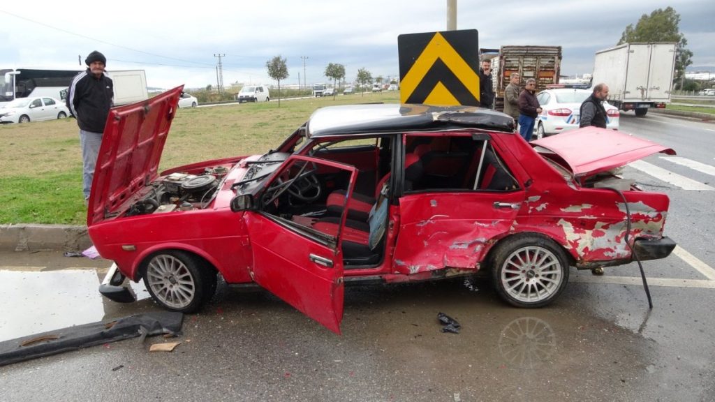 Antalya’da uyuşturucuyla otomobil kullanınca kamyona çarptı