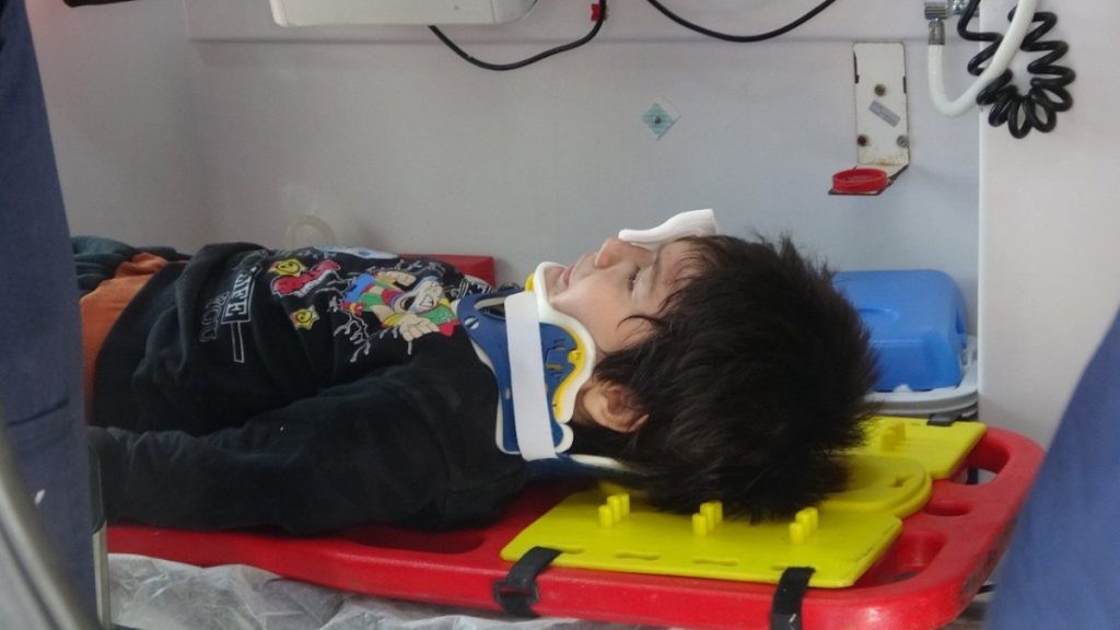 Antalya’da yaya geçidinden geçen küçük çocuk aracın altında kaldı