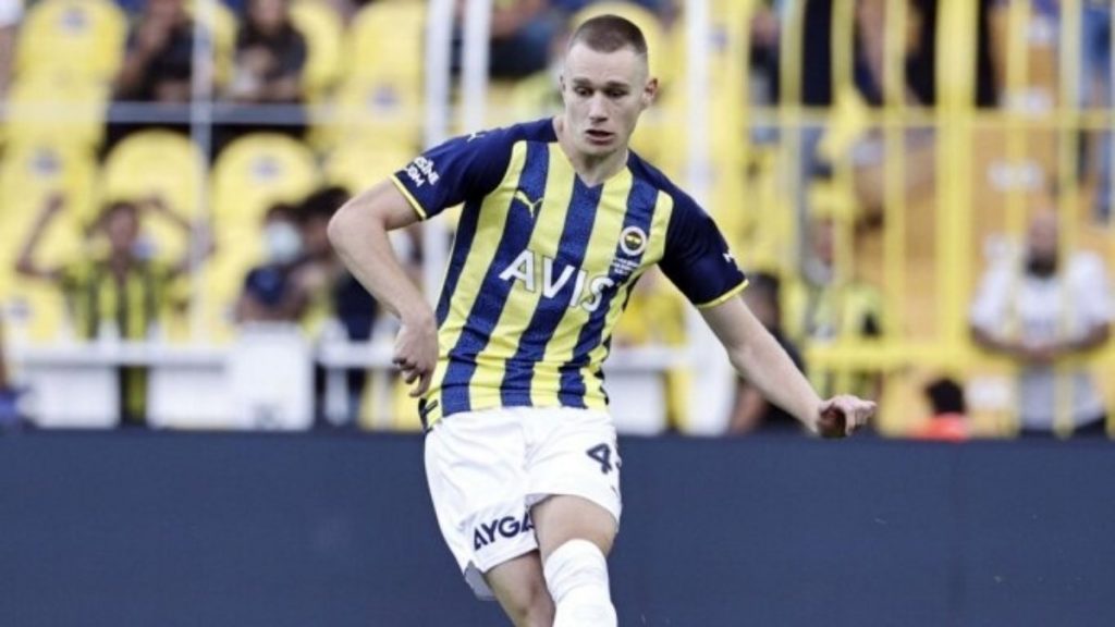 Aston Villa, Attila Szalai’yi istiyor