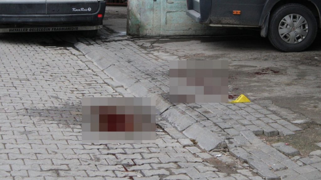 Aydın’da ‘çayı niye eksik getirdin’ kavgası