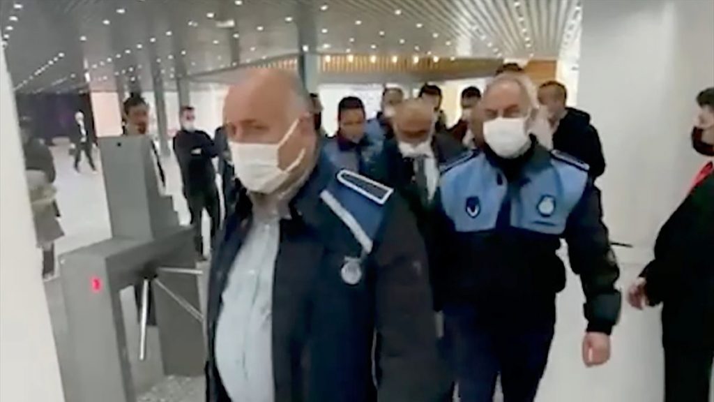 Bakırköy zabıtası uluslararası fuarda vergi denetimi yapınca tepki çekti