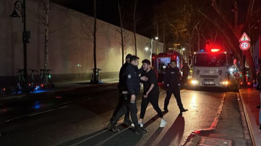 Beşiktaş’ta otomobili yanan sürücü önce ağladı, sonra kavga etti