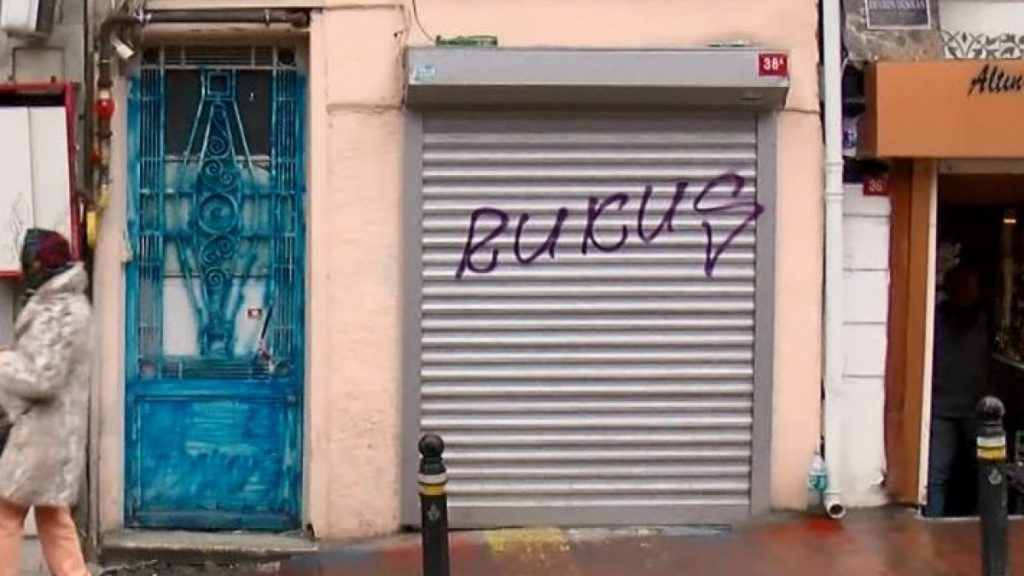 Beyoğlu’nda Alman çiftin apartmanı sahte evraklarla satıldı