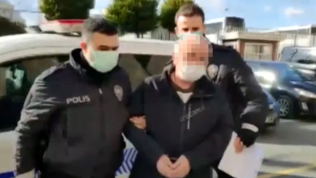 Beyoğlu’nda taksici genç kızı darbetti