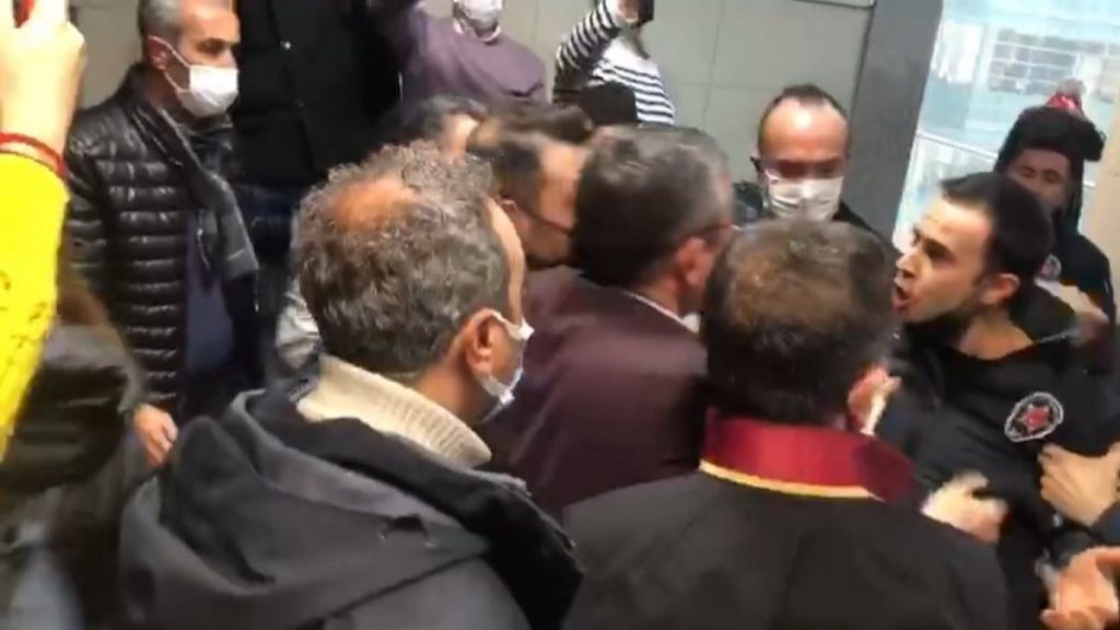 Boğaziçi eylemleri davasında duruşma başlamadan arbede çıktı