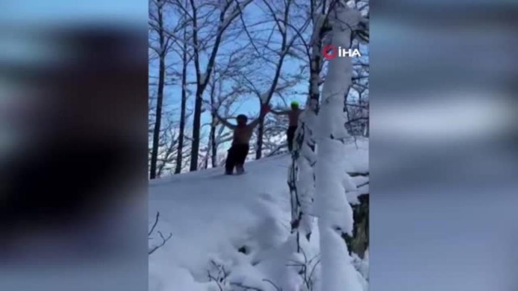 Bursa’da bone takıp yarı çıplak şekilde karın tadını çıkardılar