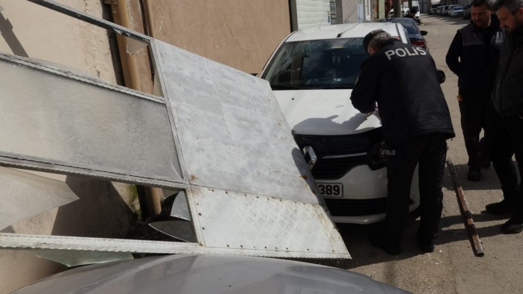 Bursa’da nakış atölyesinde patlama: Kapı ve camlar yerinden çıktı