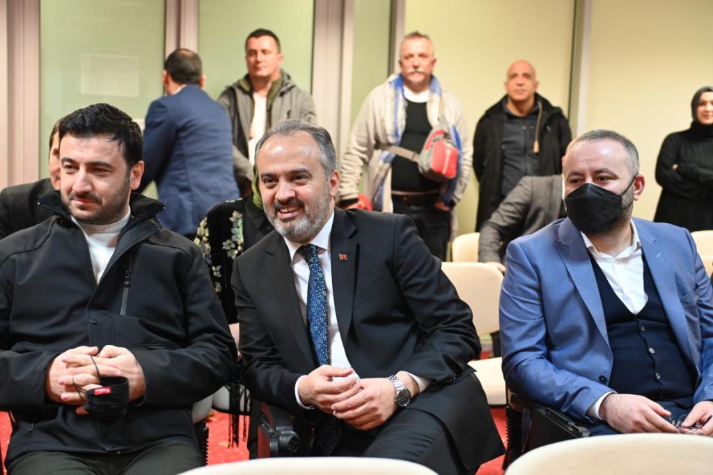 Bursa’da sinema ve televizyon akademisi seçmelerine binden fazla kişi katıldı