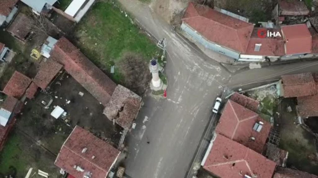 Camisiz minareyi görenler şoke oldu