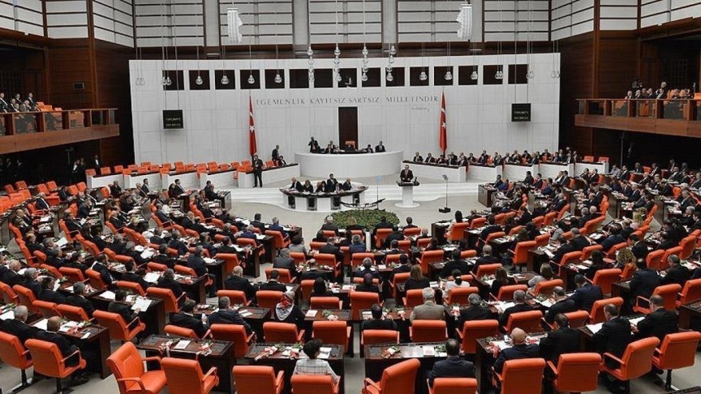 CHP’li ve HDP’li vekillerin dokunulmazlık dosyaları Meclis’te