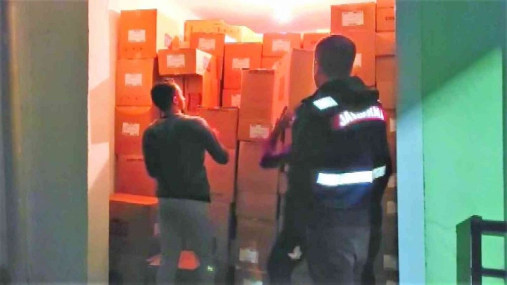 Denizli’de, 2 milyon TL’lik ürünlerle kaçan tır şoförü yakalandı