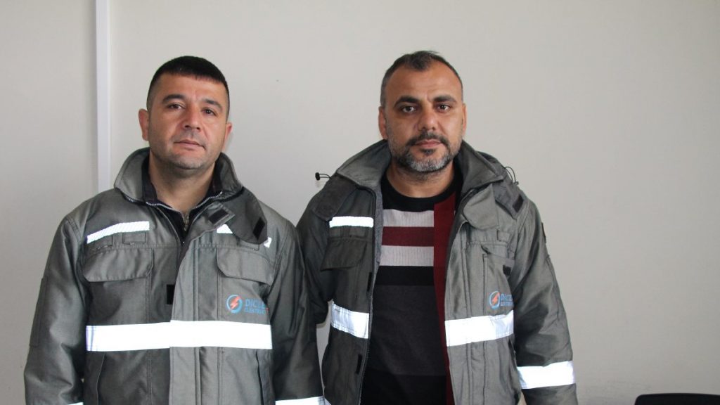 Diyarbakır’da yangında mahsur kalan baba-oğulu kurtardılar