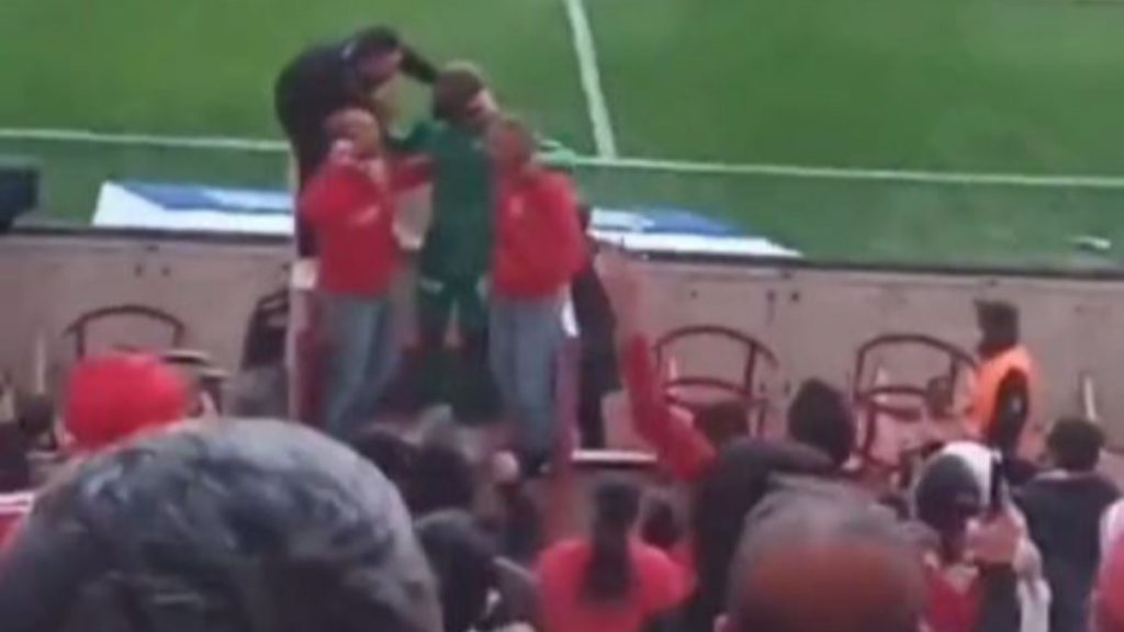 Doukara rakip takıma üçlü çektirdi