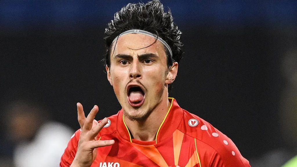 Elif Elmas devleri peşine taktı