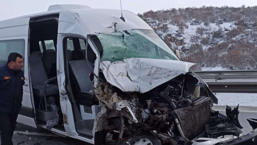 Eskişehir’de feci kaza: 16 yaralı