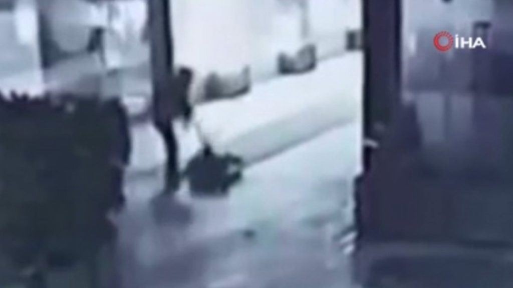 Eyüpsultan’da güvenlik görevlisine bıçaklı saldırı girişimi