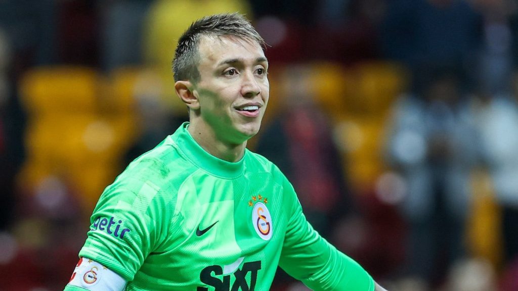Fernando Muslera, ilk 11’e geri döndü