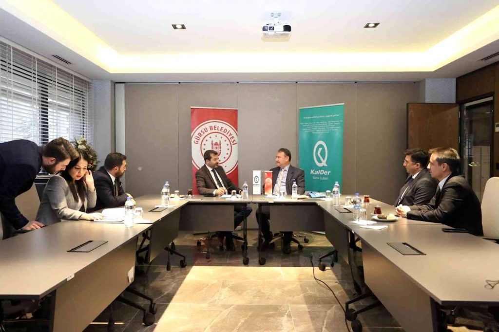 Gürsu Belediyesi gençlerin yolunu aydınlatıyor