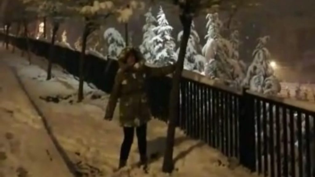 Hakkari’de vatandaşlar karın keyfini çıkardı