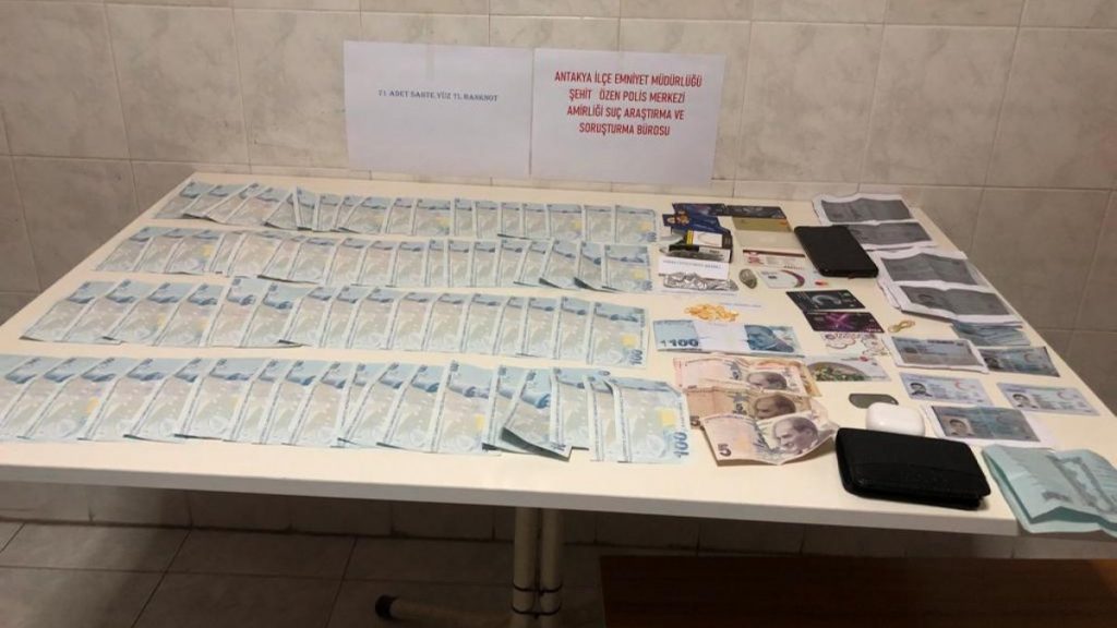 Hatay’da sahte kimlikle doktor adına kredi çekerken yakalandı