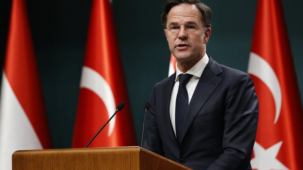 Hollanda Başbakanı Rutte konuşmasına Türkçe ‘Merhaba’ diyerek başladı