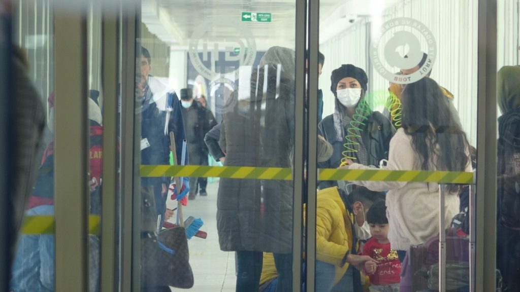 İran, Razi Sınır Kapısı’ndaki çalışma saatlerini uzattı