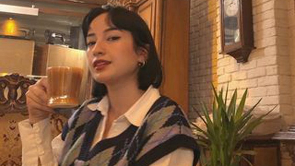 Isparta’da köpekten kaçan Rabia’ya otomobil çarptı