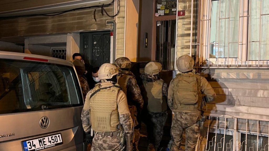 İstanbul’da 9 milyon liralık vurgun yapan çeteye şafak operasyonu