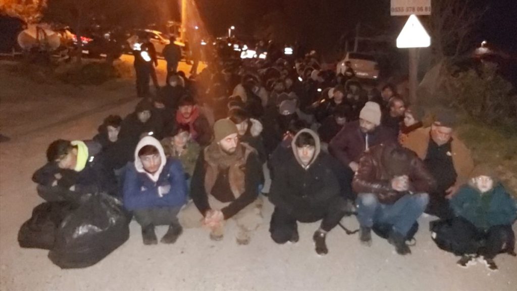 İzmir’de 152 düzensiz göçmen yakalandı