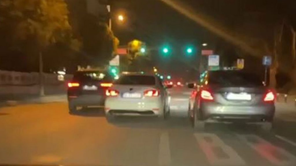 Kadıköy’de makas atan sürücü kamerada