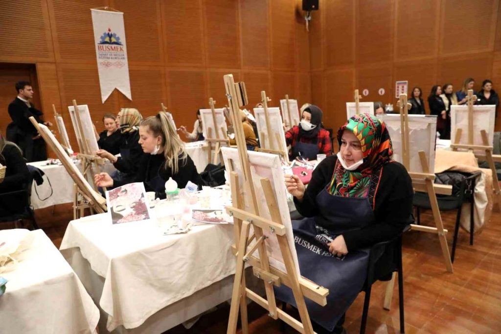 Kadınlar, günlerini üreterek kutladı