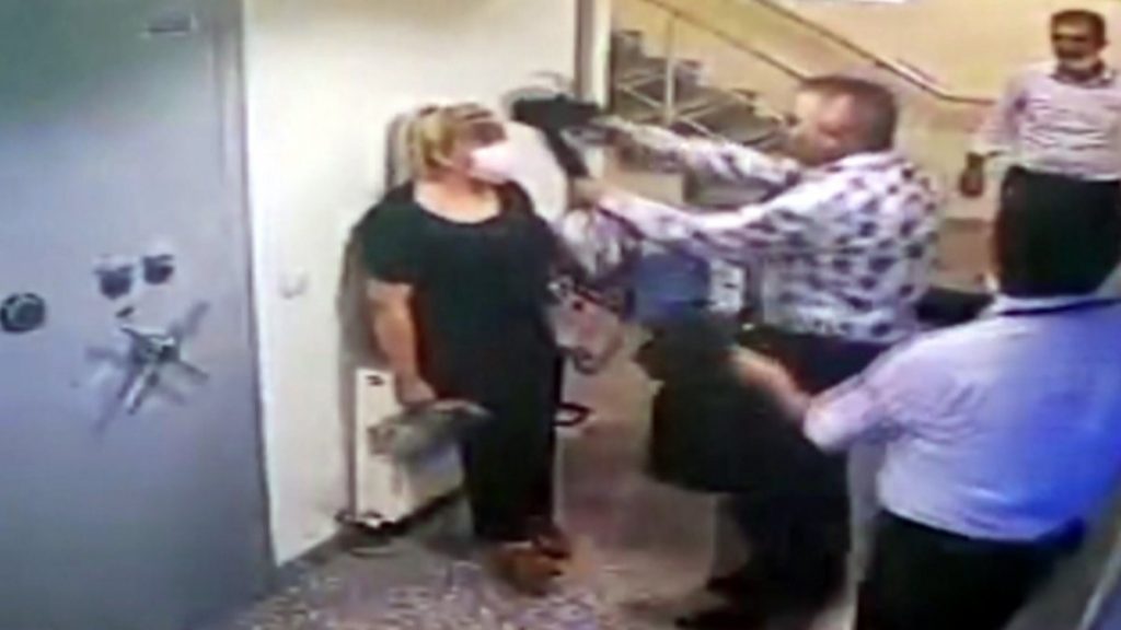 Kahramanmaraş’ta kadının başına silah dayayan müdüre 8 yıl hapis istemi