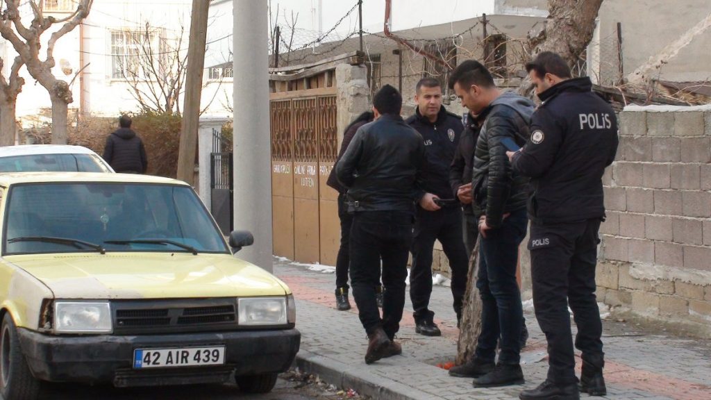 Karaman’da sokak ortasında silahlı saldırı