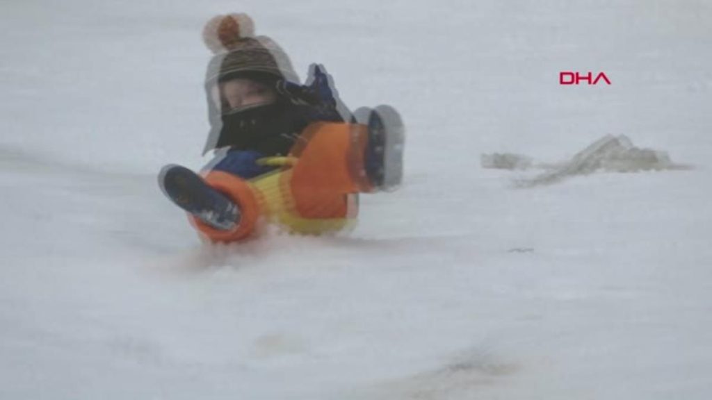 KARIN KEYFİNİ ÇOCUKLAR ÇIKARDI