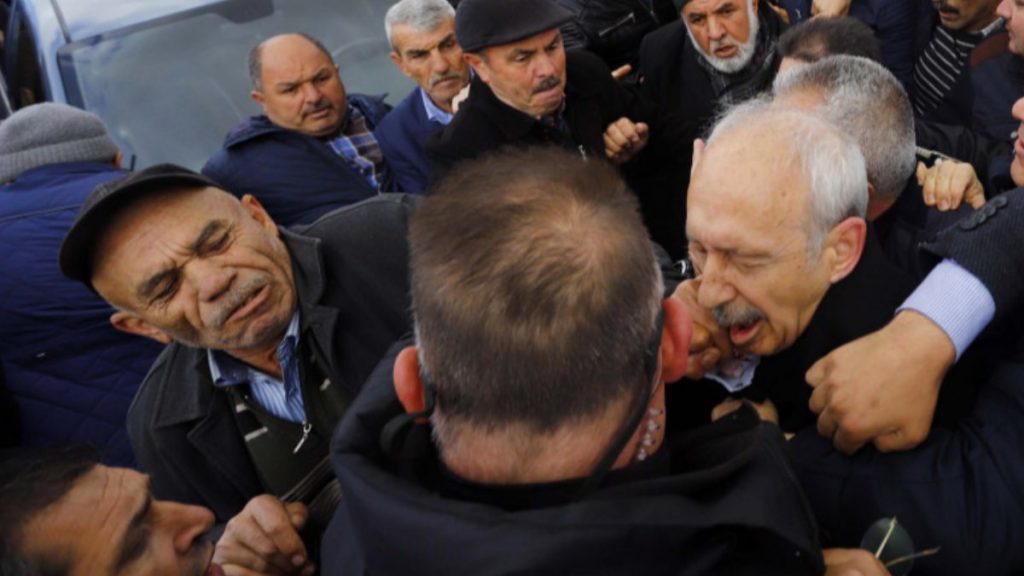 Kemal Kılıçdaroğlu’na yumruk atan şahsa 3 yıl hapis talebi