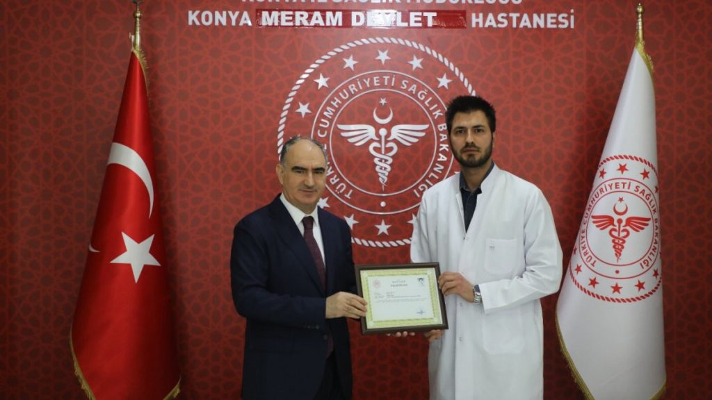 Konya’da silahla tehdit edilirken yaralının duran kalbini çalıştırdı