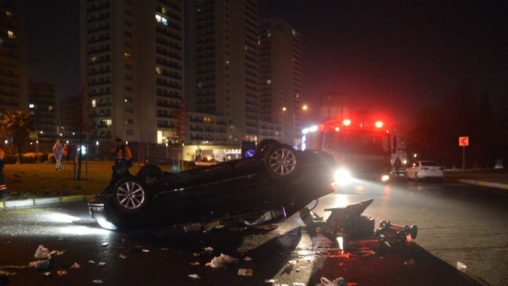 Küçükçekmece’de otomobilin takla atması sonucu 1’i ağır 6 kişi yaralandı