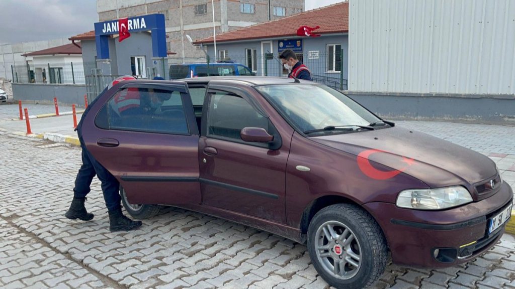 Kütahya’da vurduğu husumetlisini arabaya alıp jandarmaya gitti